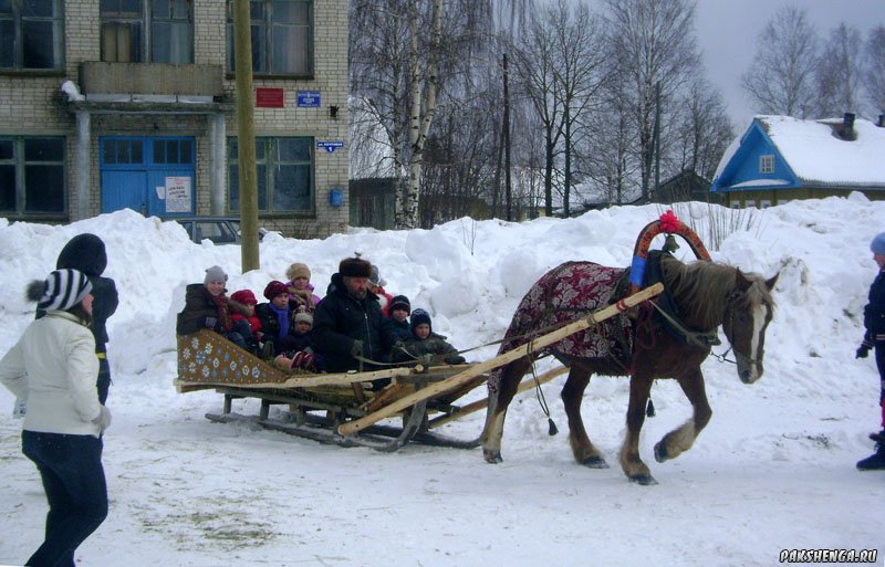 &quot;Проводы зимы&quot; 2011 год.Традиционное катание на лошади.