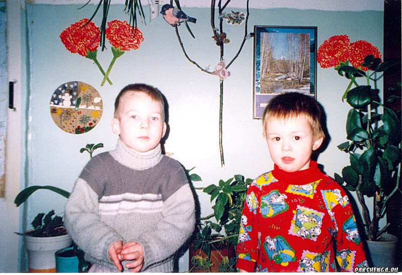 2005 год, младшая группа. Лагунов Саша и Петенев Коля.