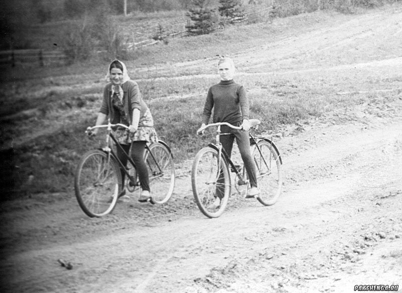 Лодыгина Любовь Федоровна ( 1955 года рожд.), Пановская Людмила Евгеньевна конец 1960-х.