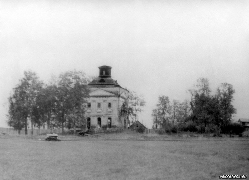 Фото 1970-х (до 1972 года) Пакшеньгская Покровская церковь.