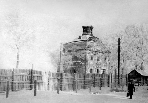 Покровская церковь на Пакшенгском погосте, 1812 года. Каменная, одноэтажная, одноглавая. С тремя престолами.(разрушена)