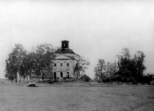 Покровская церковь на Пакшенгском погосте, 1812 года. Каменная, одноэтажная, одноглавая. С тремя престолами.(разрушена)